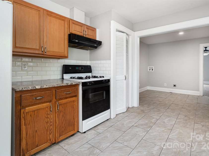 506 7th Street, Hickory, NC 28602.  MLS# CAR4255444, YatesRealty ID 18804. 