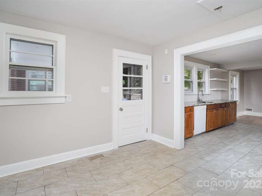 506 7th Street, Hickory, NC 28602.  MLS# CAR4255444, YatesRealty ID 18804. 