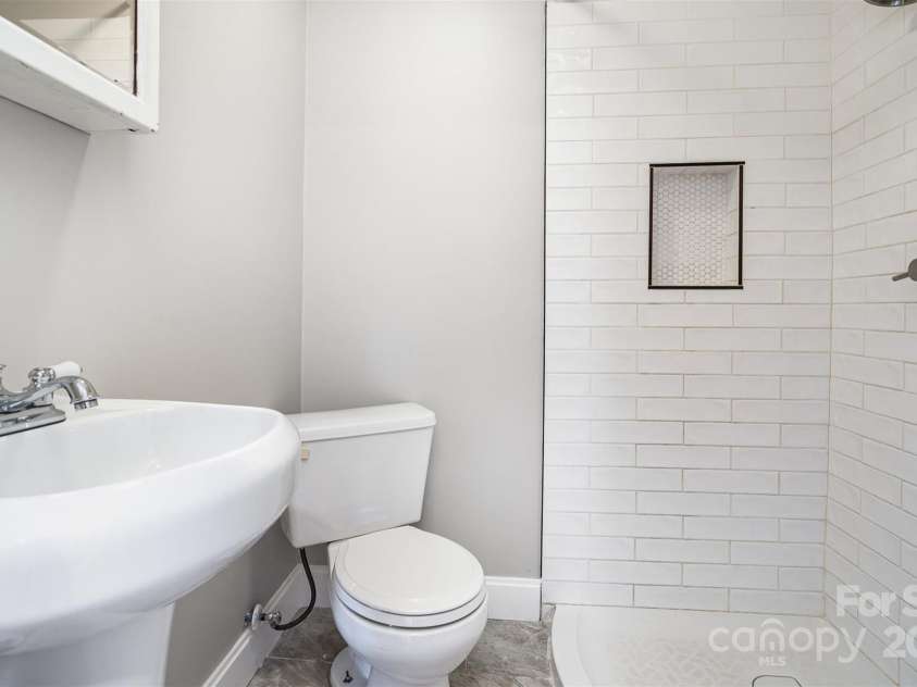 506 7th Street, Hickory, NC 28602.  MLS# CAR4255444, YatesRealty ID 18804. 