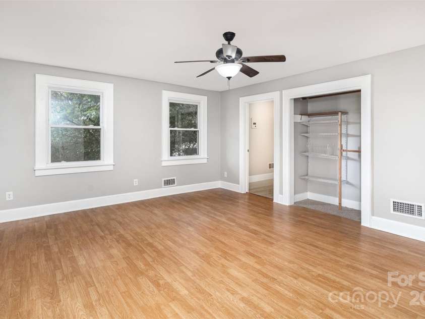 506 7th Street, Hickory, NC 28602.  MLS# CAR4255444, YatesRealty ID 18804. 