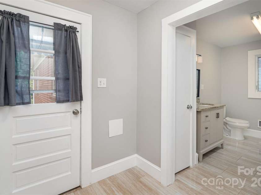 506 7th Street, Hickory, NC 28602.  MLS# CAR4255444, YatesRealty ID 18804. 