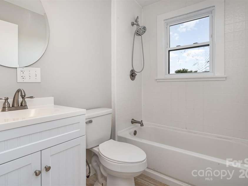 506 7th Street, Hickory, NC 28602.  MLS# CAR4255444, YatesRealty ID 18804. 