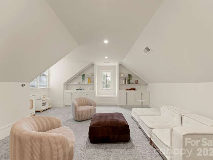 5520 Sharon View Road, Charlotte, NC 28226.  MLS# CAR4360655, YatesRealty ID 18805. Unique flex space perfect for a creative studio, home office, or personalized retreat.