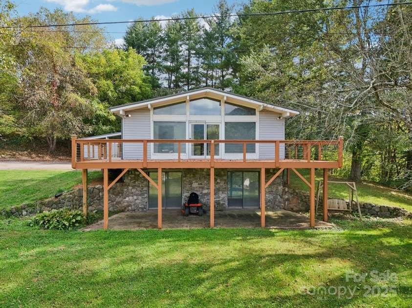 61 Magnolia Drive, Canton, NC 28716.  MLS# CAR4306197, YatesRealty ID 18806. 