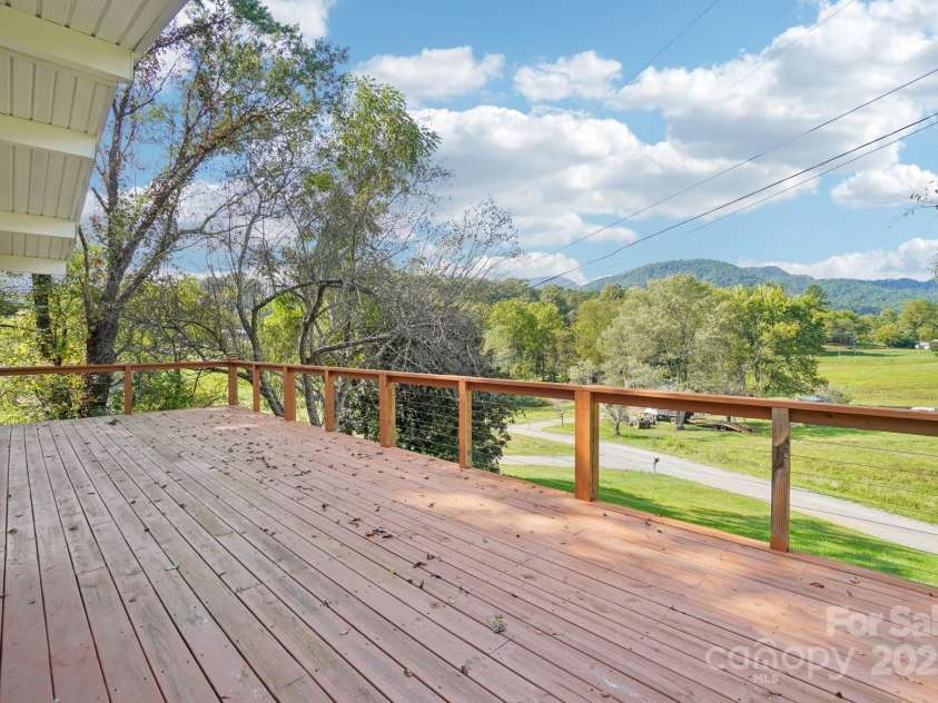 61 Magnolia Drive, Canton, NC 28716.  MLS# CAR4306197, YatesRealty ID 18806. 