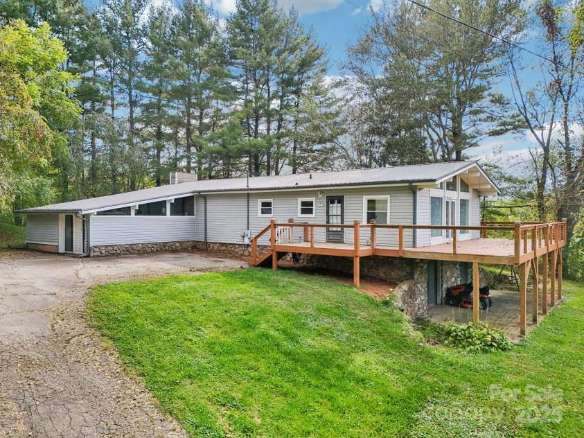 61 Magnolia Drive, Canton, NC 28716.  MLS# CAR4306197, YatesRealty ID 18806. 