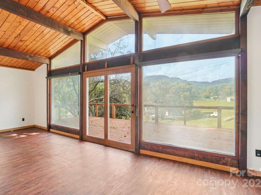 61 Magnolia Drive, Canton, NC 28716.  MLS# CAR4306197, YatesRealty ID 18806. 