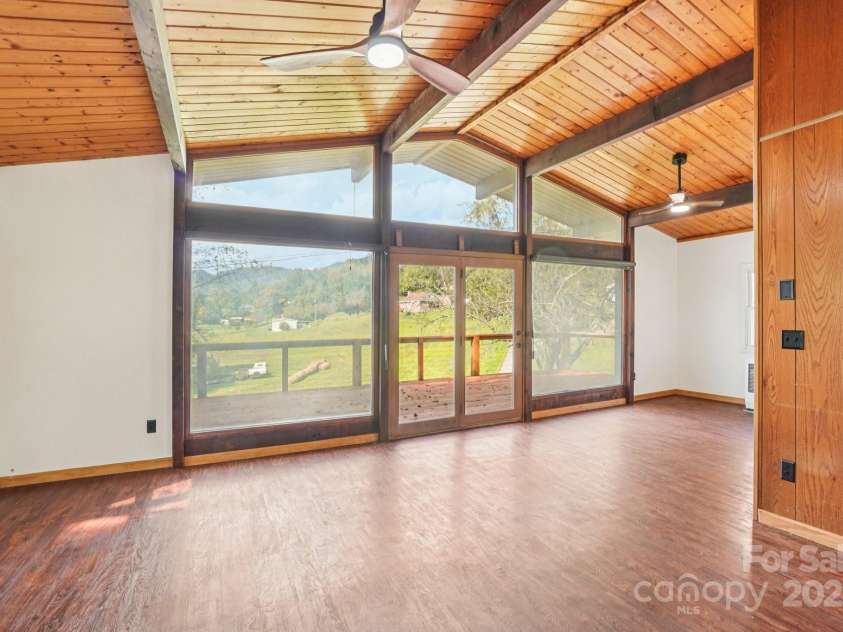 61 Magnolia Drive, Canton, NC 28716.  MLS# CAR4306197, YatesRealty ID 18806. 