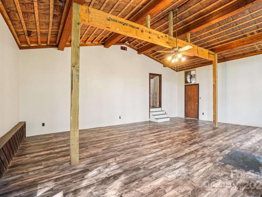 61 Magnolia Drive, Canton, NC 28716.  MLS# CAR4306197, YatesRealty ID 18806. 