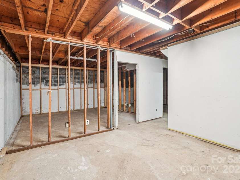 61 Magnolia Drive, Canton, NC 28716.  MLS# CAR4306197, YatesRealty ID 18806. 