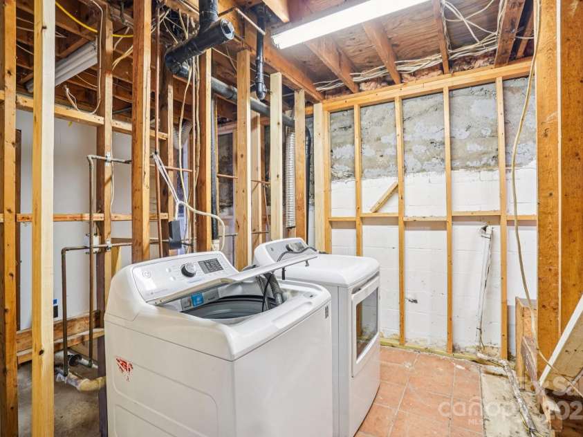 61 Magnolia Drive, Canton, NC 28716.  MLS# CAR4306197, YatesRealty ID 18806. 