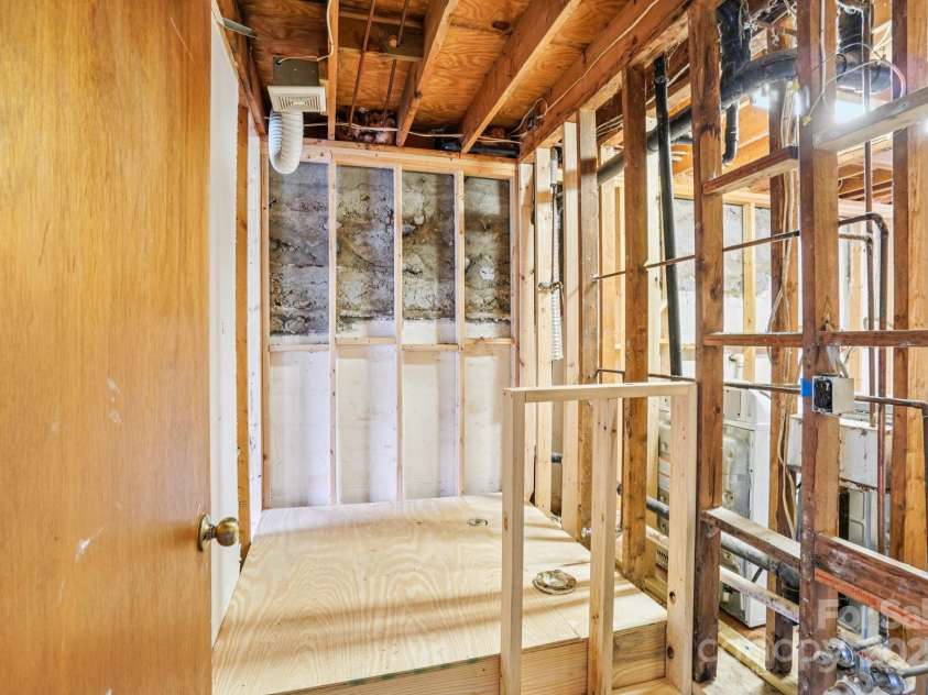 61 Magnolia Drive, Canton, NC 28716.  MLS# CAR4306197, YatesRealty ID 18806. 