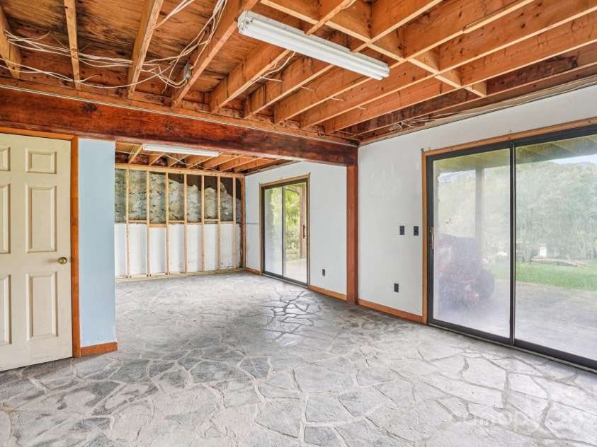 61 Magnolia Drive, Canton, NC 28716.  MLS# CAR4306197, YatesRealty ID 18806. 