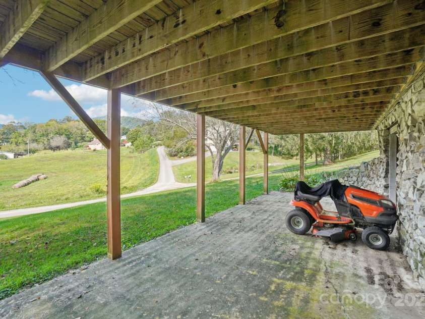 61 Magnolia Drive, Canton, NC 28716.  MLS# CAR4306197, YatesRealty ID 18806. 