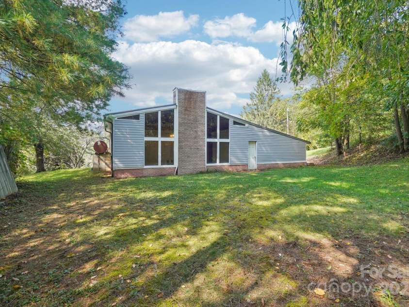 61 Magnolia Drive, Canton, NC 28716.  MLS# CAR4306197, YatesRealty ID 18806. 