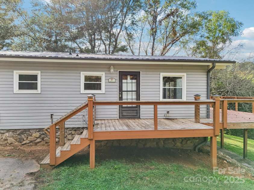 61 Magnolia Drive, Canton, NC 28716.  MLS# CAR4306197, YatesRealty ID 18806. 