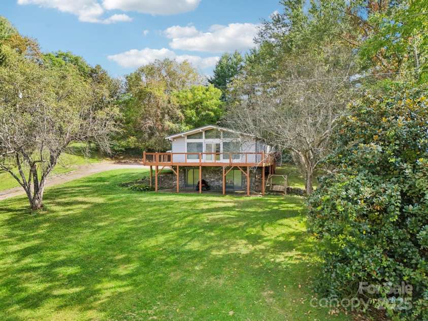 61 Magnolia Drive, Canton, NC 28716.  MLS# CAR4306197, YatesRealty ID 18806. 