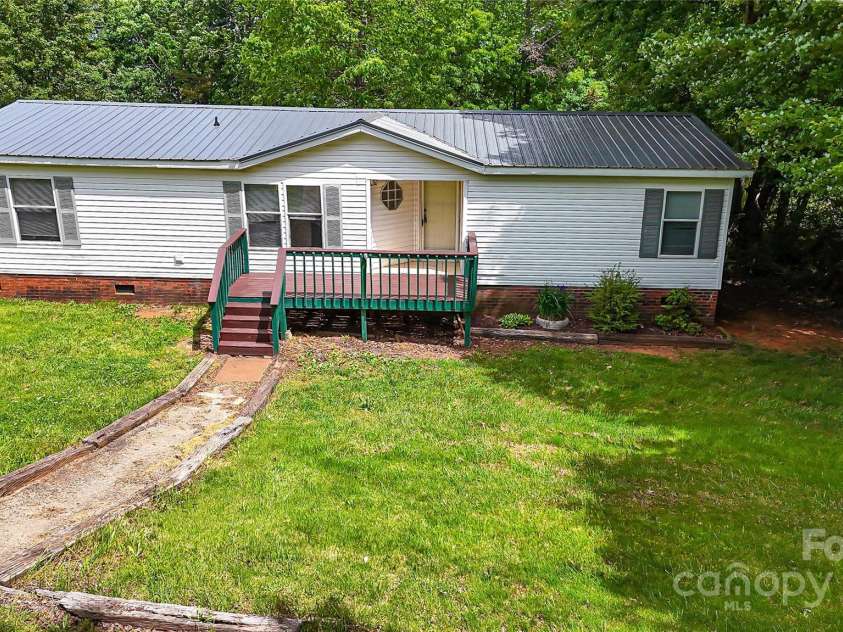 2844 Jamestown Road, Morganton, NC 28655.  MLS# CAR4253402, YatesRealty ID 18808. Front of House