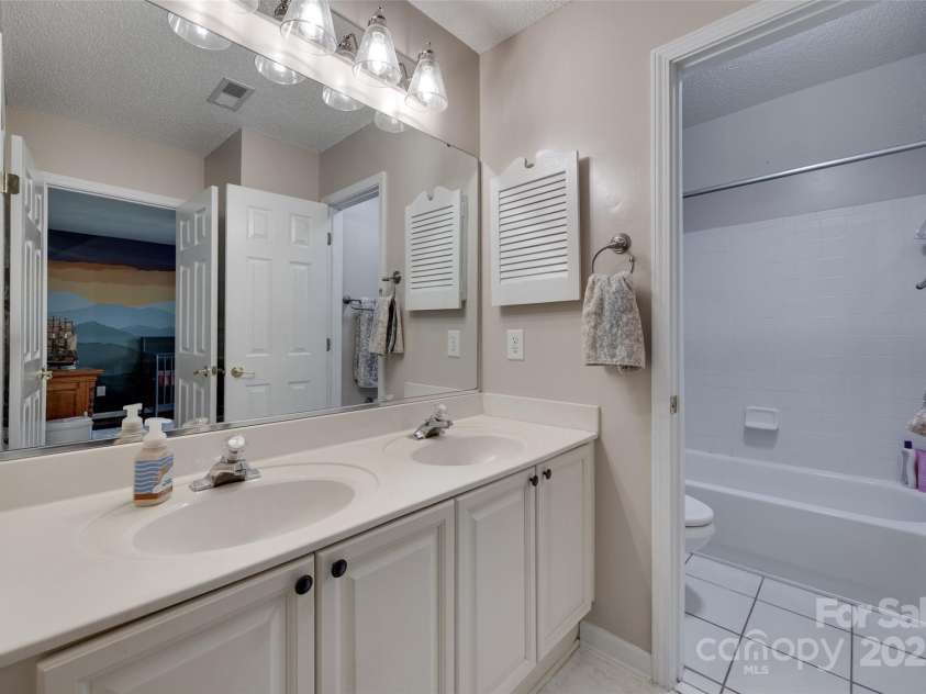 12719 Vantage Point Lane, Huntersville, NC 28078.  MLS# CAR4257874, YatesRealty ID 18809. 