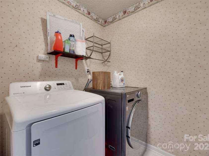 12719 Vantage Point Lane, Huntersville, NC 28078.  MLS# CAR4257874, YatesRealty ID 18809. 