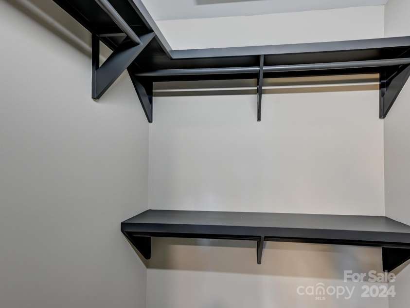 52 Fox Drive, Asheville, NC 28803.  MLS# CAR4201409, YatesRealty ID 1881. Walk-in Closet for Primary BR