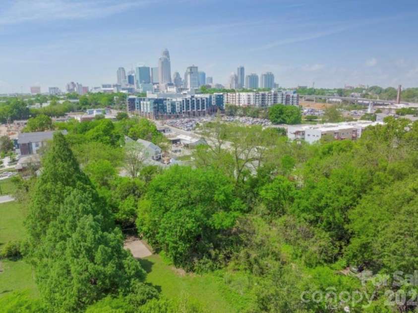 616 16th Street, Charlotte, NC 28206.  MLS# CAR4329079, YatesRealty ID 1881. Rooftop terraces on all units.