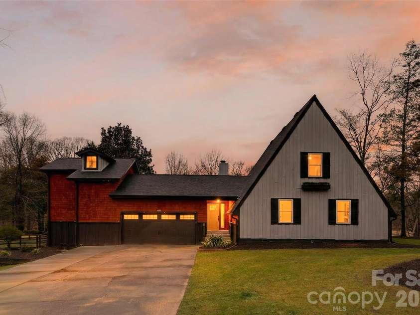 10054 Four Mile Creek Road, Charlotte, NC 28277.  MLS# CAR4336050, YatesRealty ID 18811. 