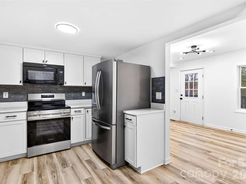 10054 Four Mile Creek Road, Charlotte, NC 28277.  MLS# CAR4336050, YatesRealty ID 18811. 