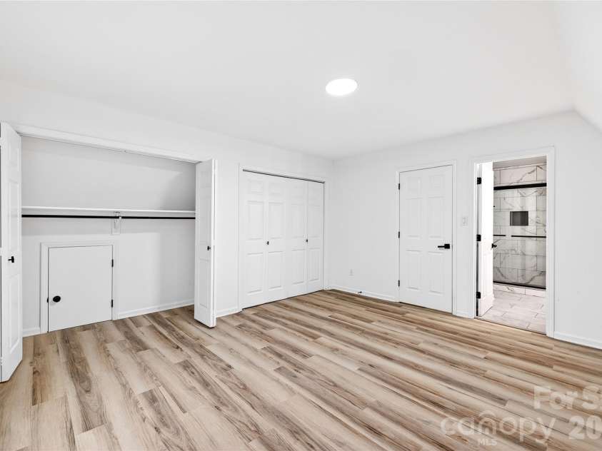 10054 Four Mile Creek Road, Charlotte, NC 28277.  MLS# CAR4336050, YatesRealty ID 18811. 
