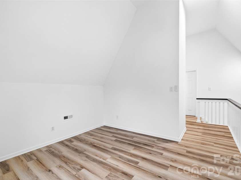 10054 Four Mile Creek Road, Charlotte, NC 28277.  MLS# CAR4336050, YatesRealty ID 18811. 