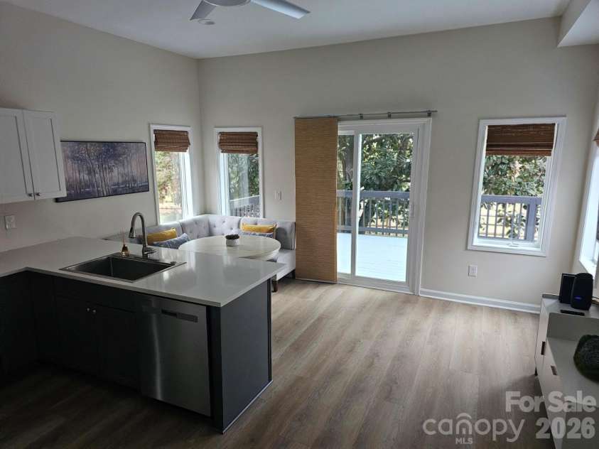 10054 Four Mile Creek Road, Charlotte, NC 28277.  MLS# CAR4336050, YatesRealty ID 18811. 