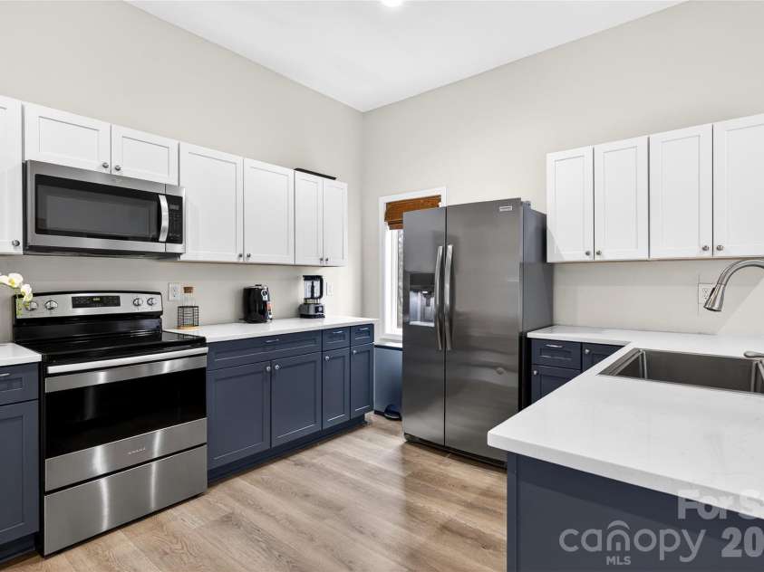 10054 Four Mile Creek Road, Charlotte, NC 28277.  MLS# CAR4336050, YatesRealty ID 18811. 