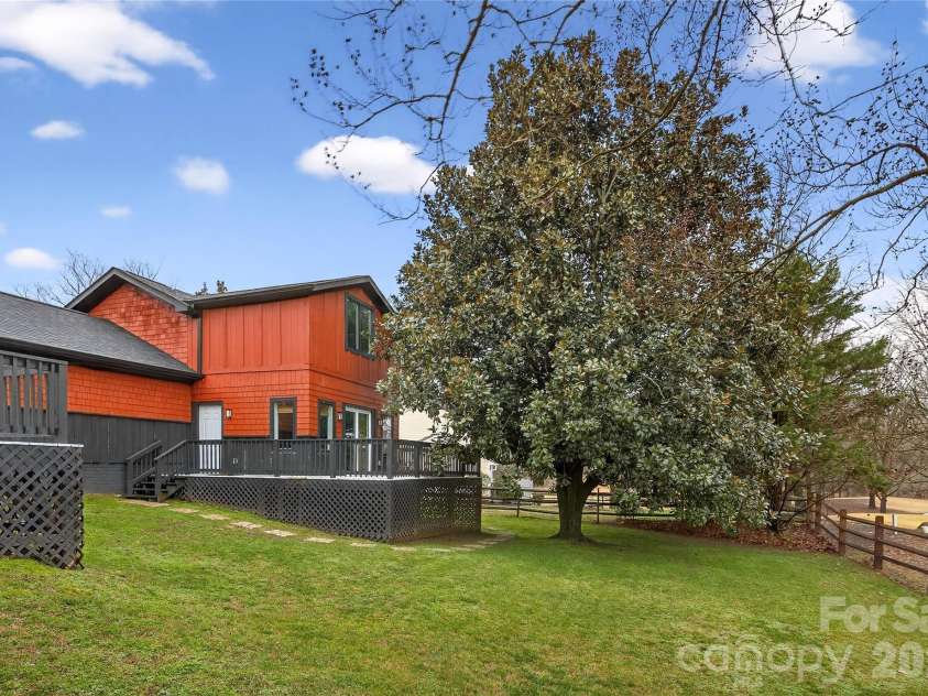 10054 Four Mile Creek Road, Charlotte, NC 28277.  MLS# CAR4336050, YatesRealty ID 18811. 