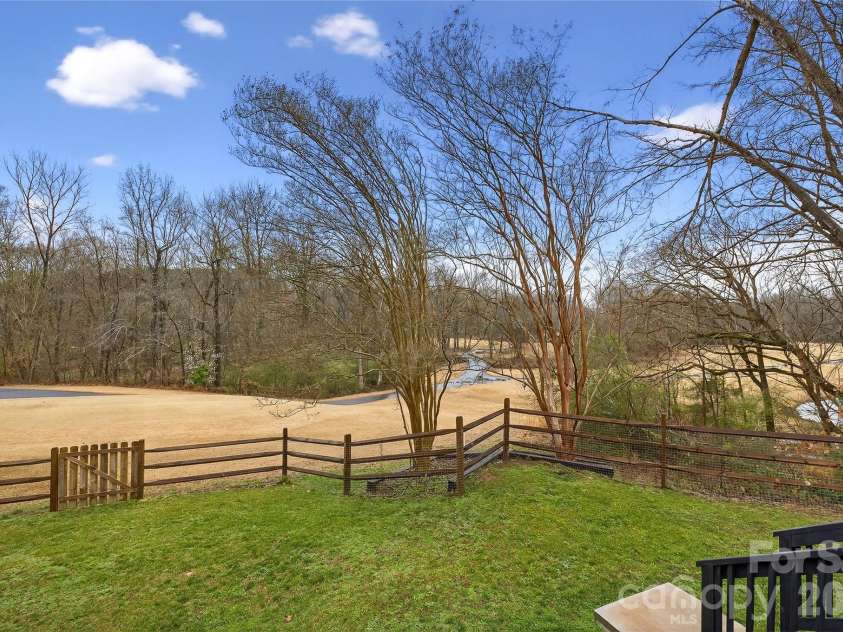 10054 Four Mile Creek Road, Charlotte, NC 28277.  MLS# CAR4336050, YatesRealty ID 18811. 