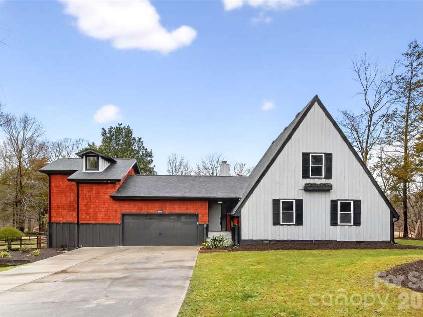 10054 Four Mile Creek Road, Charlotte, NC 28277.  MLS# CAR4336050, YatesRealty ID 18811. Front
