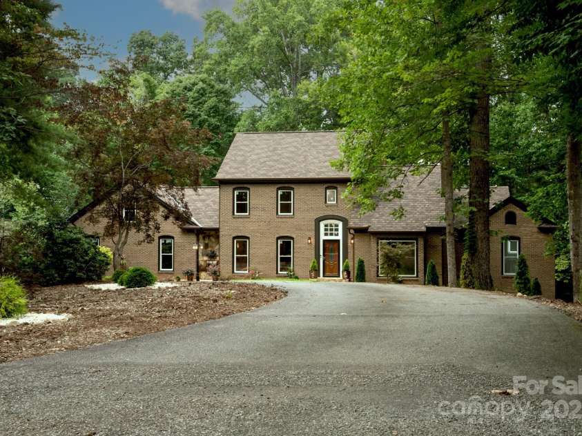 455 Old Farms Road, Wilkesboro, NC 28697.  MLS# CAR4265203, YatesRealty ID 18811. 