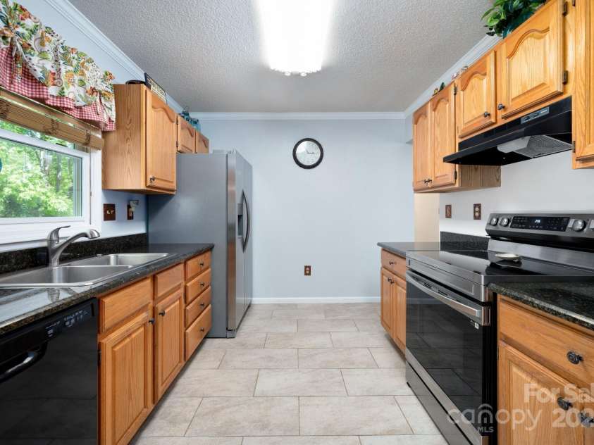 15 Heather Lane, Fairview, NC 28730.  MLS# CAR4247660, YatesRealty ID 18812. 