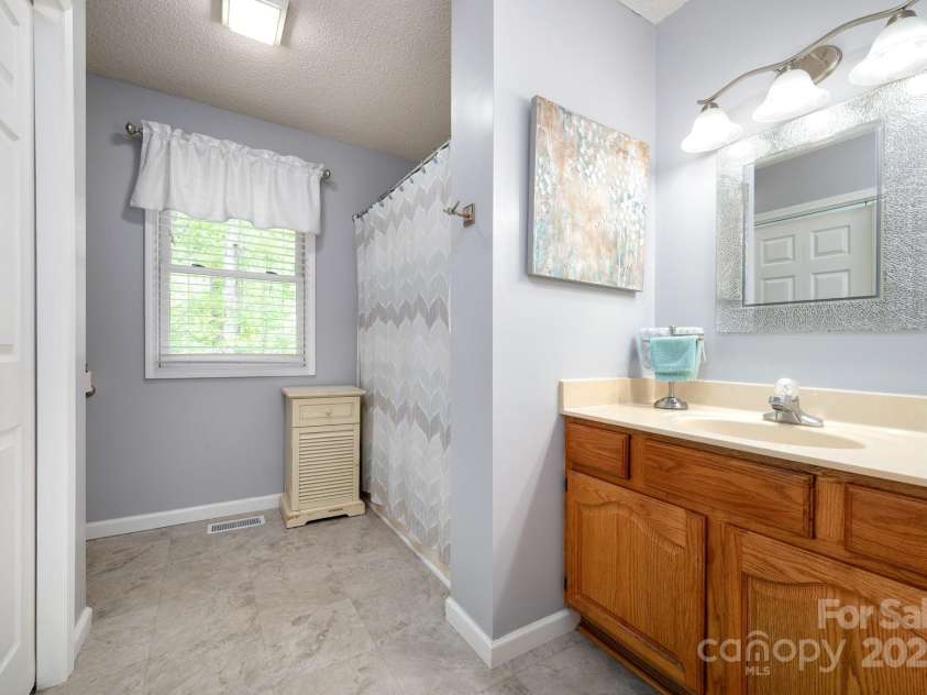 15 Heather Lane, Fairview, NC 28730.  MLS# CAR4247660, YatesRealty ID 18812. 