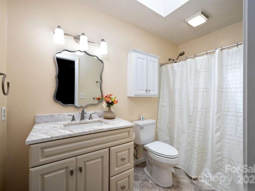 15 Heather Lane, Fairview, NC 28730.  MLS# CAR4247660, YatesRealty ID 18812. 