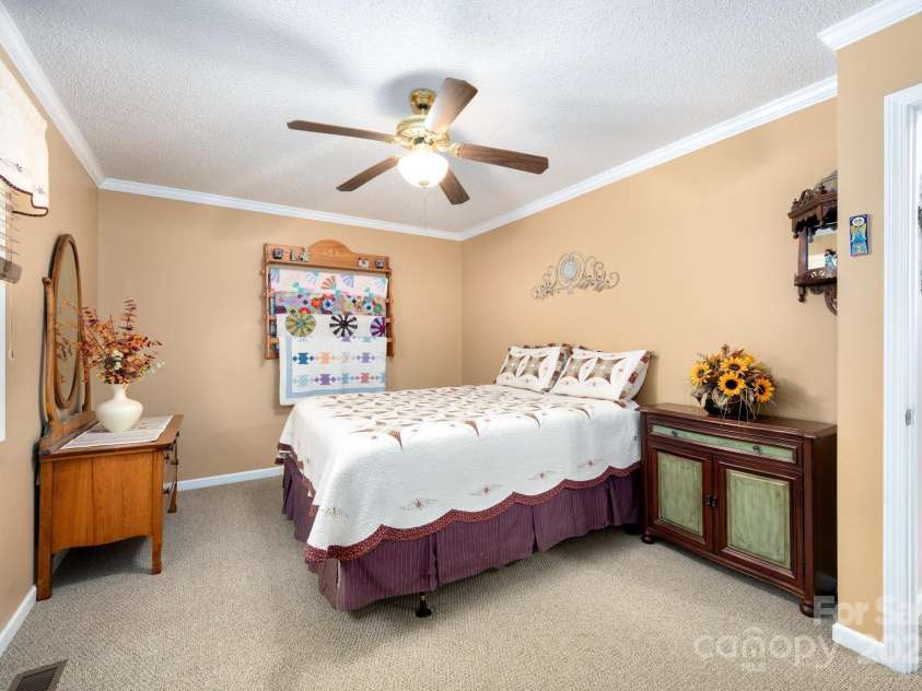 15 Heather Lane, Fairview, NC 28730.  MLS# CAR4247660, YatesRealty ID 18812. 