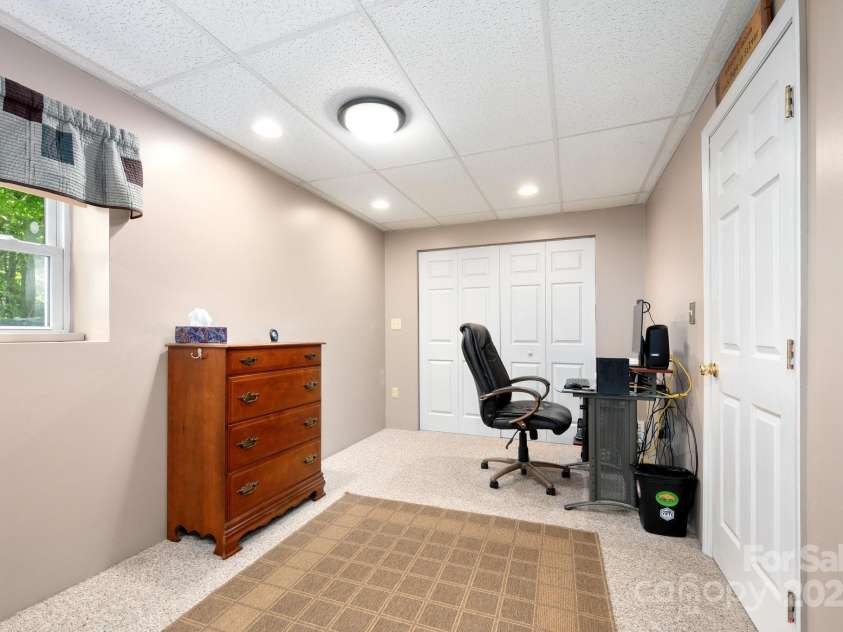 15 Heather Lane, Fairview, NC 28730.  MLS# CAR4247660, YatesRealty ID 18812. 