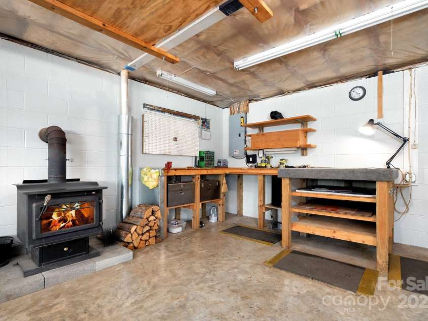 15 Heather Lane, Fairview, NC 28730.  MLS# CAR4247660, YatesRealty ID 18812. 