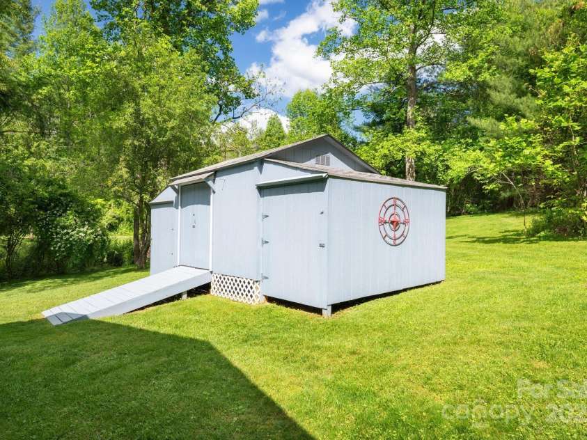 15 Heather Lane, Fairview, NC 28730.  MLS# CAR4247660, YatesRealty ID 18812. 