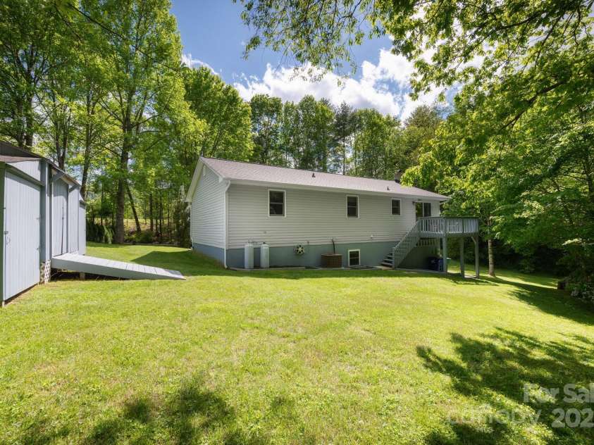15 Heather Lane, Fairview, NC 28730.  MLS# CAR4247660, YatesRealty ID 18812. 