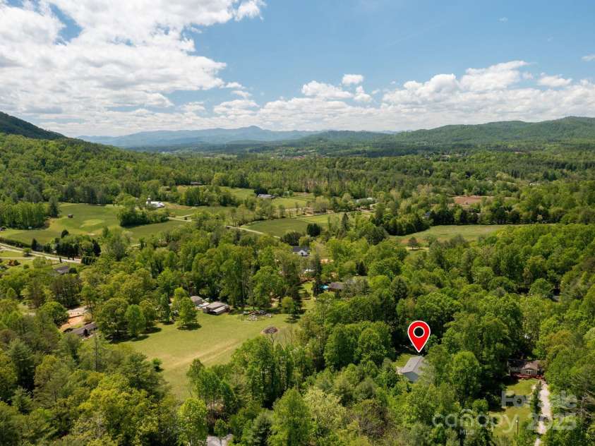 15 Heather Lane, Fairview, NC 28730.  MLS# CAR4247660, YatesRealty ID 18812. 