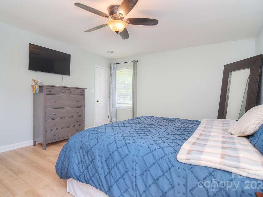 16433 Grapperhall Drive, Huntersville, NC 28078.  MLS# CAR4259053, YatesRealty ID 18814. 