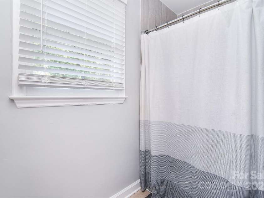 16433 Grapperhall Drive, Huntersville, NC 28078.  MLS# CAR4259053, YatesRealty ID 18814. 