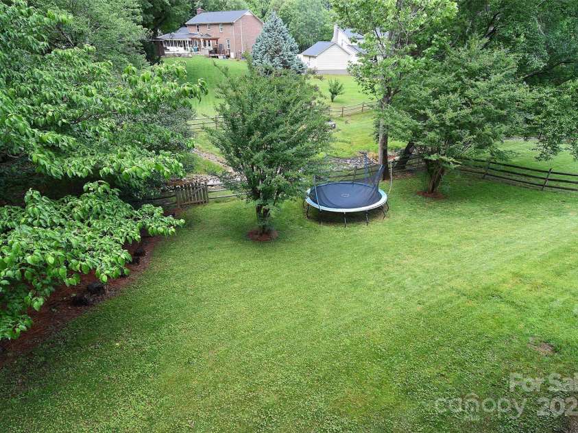 16433 Grapperhall Drive, Huntersville, NC 28078.  MLS# CAR4259053, YatesRealty ID 18814. 