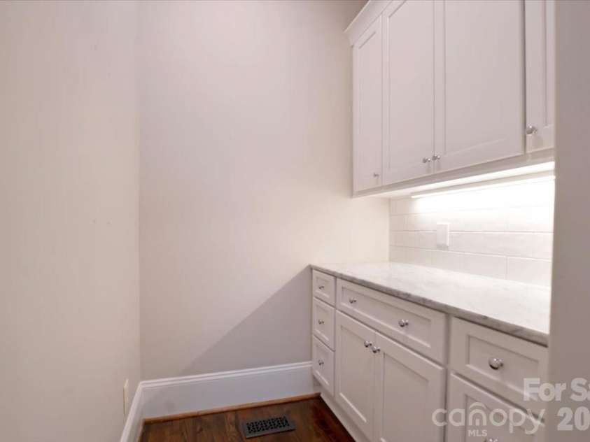 16728 Ashton Oaks Drive, Charlotte, NC 28278.  MLS# CAR4401853, YatesRealty ID 18814. 