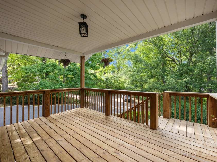 16 Lake Forest Lane, Hendersonville, NC 28739.  MLS# CAR4258003, YatesRealty ID 18815. 